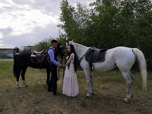 Конная прогулка для двоих в Якутске. Подарочные сертификаты Ultra Подарки. Купить оригинальный подарок или подарочный сертификат на Конная прогулка для двоих в Якутске. Сервис UltraPodarki.ru 8-800-505-9530. Катание на лошадях, Прогулка на лошади, Прогулка на лошадях для двоих, Конная прогулка для двоих, конный клуб, Конный клуб, конная прогулка, конная прогулка в Якутске