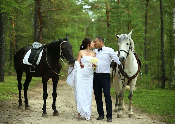 Конные прогулки в Якутске. Подарочные сертификаты Ultra Подарки. Купить оригинальный подарок или подарочный сертификат на Конные прогулки в Якутске. Сервис UltraPodarki.ru 8-800-505-9530. Катание на лошадях, Прогулка на лошади, Прогулка на лошадях для двоих, Конные прогулки, конный клуб, Конный клуб, конная прогулка, конная прогулка в Якутске