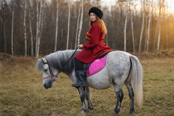 Конные прогулки в Якутске. Подарочные сертификаты Ultra Подарки. Купить оригинальный подарок или подарочный сертификат на Конные прогулки в Якутске. Сервис UltraPodarki.ru 8-800-505-9530. Катание на лошадях, Прогулка на лошади, Прогулка на лошадях для двоих, Конные прогулки, конный клуб, Конный клуб, конная прогулка, конная прогулка в Якутске