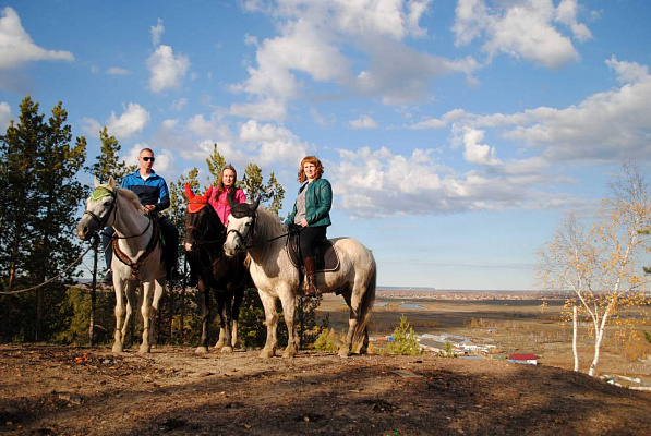 Конные прогулки в Якутске. Подарочные сертификаты Ultra Подарки. Купить оригинальный подарок или подарочный сертификат на Конные прогулки в Якутске. Сервис UltraPodarki.ru 8-800-505-9530. Катание на лошадях, Прогулка на лошади, Прогулка на лошадях для двоих, Конные прогулки, конный клуб, Конный клуб, конная прогулка, конная прогулка в Якутске