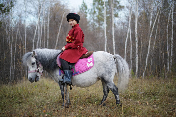 Конные прогулки в Якутске. Подарочные сертификаты Ultra Подарки. Купить оригинальный подарок или подарочный сертификат на Конные прогулки в Якутске. Сервис UltraPodarki.ru 8-800-505-9530. Катание на лошадях, Прогулка на лошади, Прогулка на лошадях для двоих, Конные прогулки, конный клуб, Конный клуб, конная прогулка, конная прогулка в Якутске