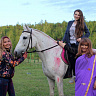 Конные прогулки в Якутске. Подарочные сертификаты Ultra Подарки. Купить оригинальный подарок или подарочный сертификат на Конные прогулки в Якутске. Сервис UltraPodarki.ru 8-800-505-9530. Катание на лошадях, Прогулка на лошади, Прогулка на лошадях для двоих, Конные прогулки, конный клуб, Конный клуб, конная прогулка, конная прогулка в Якутске