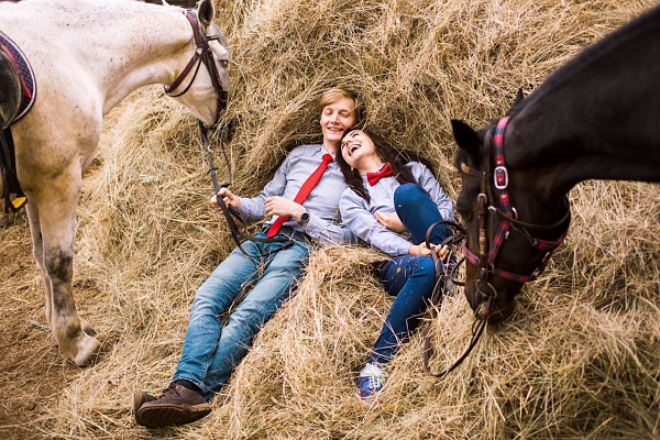 Конная прогулка для двоих в Якутске. Подарочные сертификаты Ultra Подарки. Купить оригинальный подарок или подарочный сертификат на Конная прогулка для двоих в Якутске. Сервис UltraPodarki.ru 8-800-505-9530. Катание на лошадях, Прогулка на лошади, Прогулка на лошадях для двоих, Конная прогулка для двоих, конный клуб, Конный клуб, конная прогулка, конная прогулка в Якутске