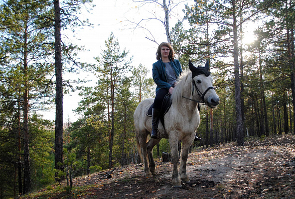 Конные прогулки в Якутске. Подарочные сертификаты Ultra Подарки. Купить оригинальный подарок или подарочный сертификат на Конные прогулки в Якутске. Сервис UltraPodarki.ru 8-800-505-9530. Катание на лошадях, Прогулка на лошади, Прогулка на лошадях для двоих, Конные прогулки, конный клуб, Конный клуб, конная прогулка, конная прогулка в Якутске
