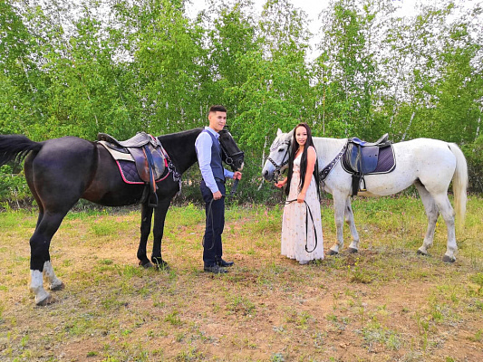 Конная прогулка для двоих в Якутске. Подарочные сертификаты Ultra Подарки. Купить оригинальный подарок или подарочный сертификат на Конная прогулка для двоих в Якутске. Сервис UltraPodarki.ru 8-800-505-9530. Катание на лошадях, Прогулка на лошади, Прогулка на лошадях для двоих, Конная прогулка для двоих, конный клуб, Конный клуб, конная прогулка, конная прогулка в Якутске